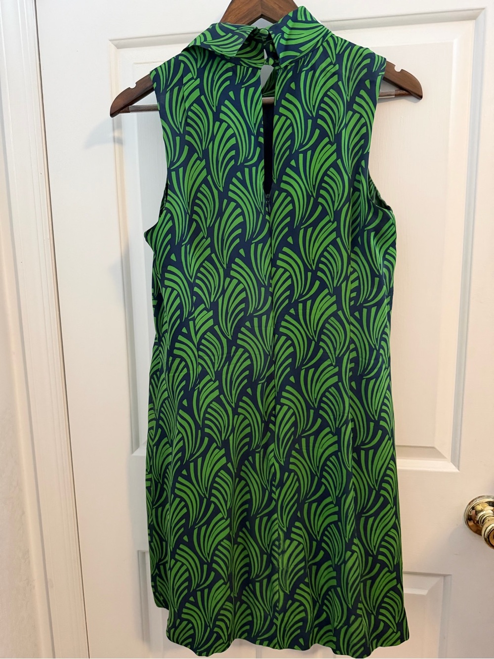 Vineyard Vines Green and Navy Sleeveless Bow-Tie Shift Dress - Picture 4 of 5